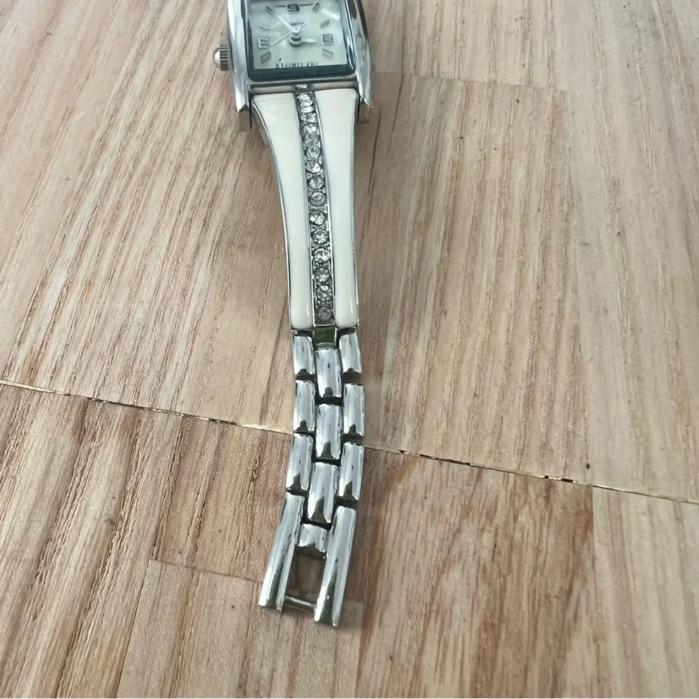 The limited ladies rectangular silver tone bracelet watch NEW BATTERY